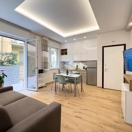 Apartment Versilia - Fronte Mare Lido di Camaiore
